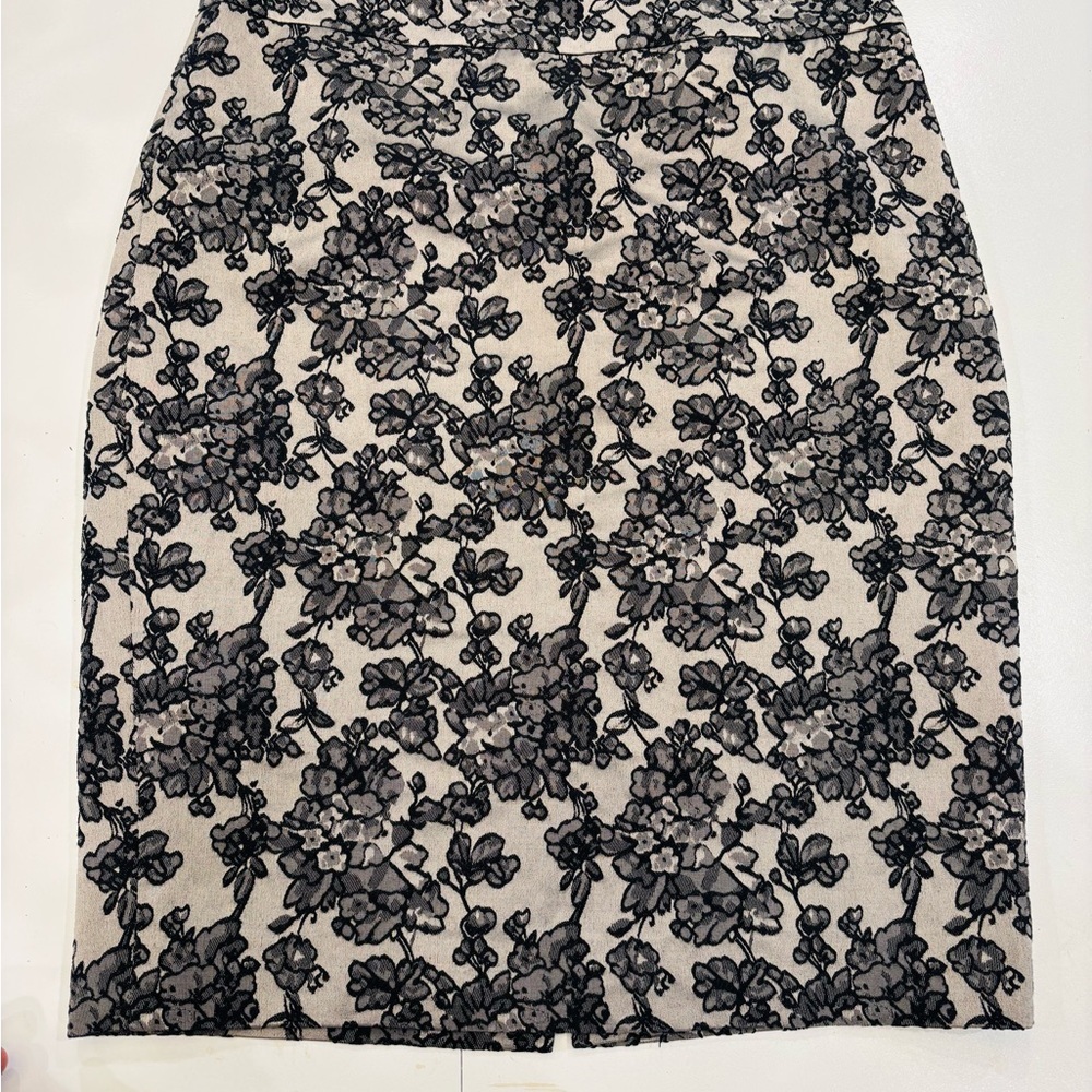 Ann Taylor Black and Cream Floral Pencil Skirt size 4 mint condition - Picture 1 of 8